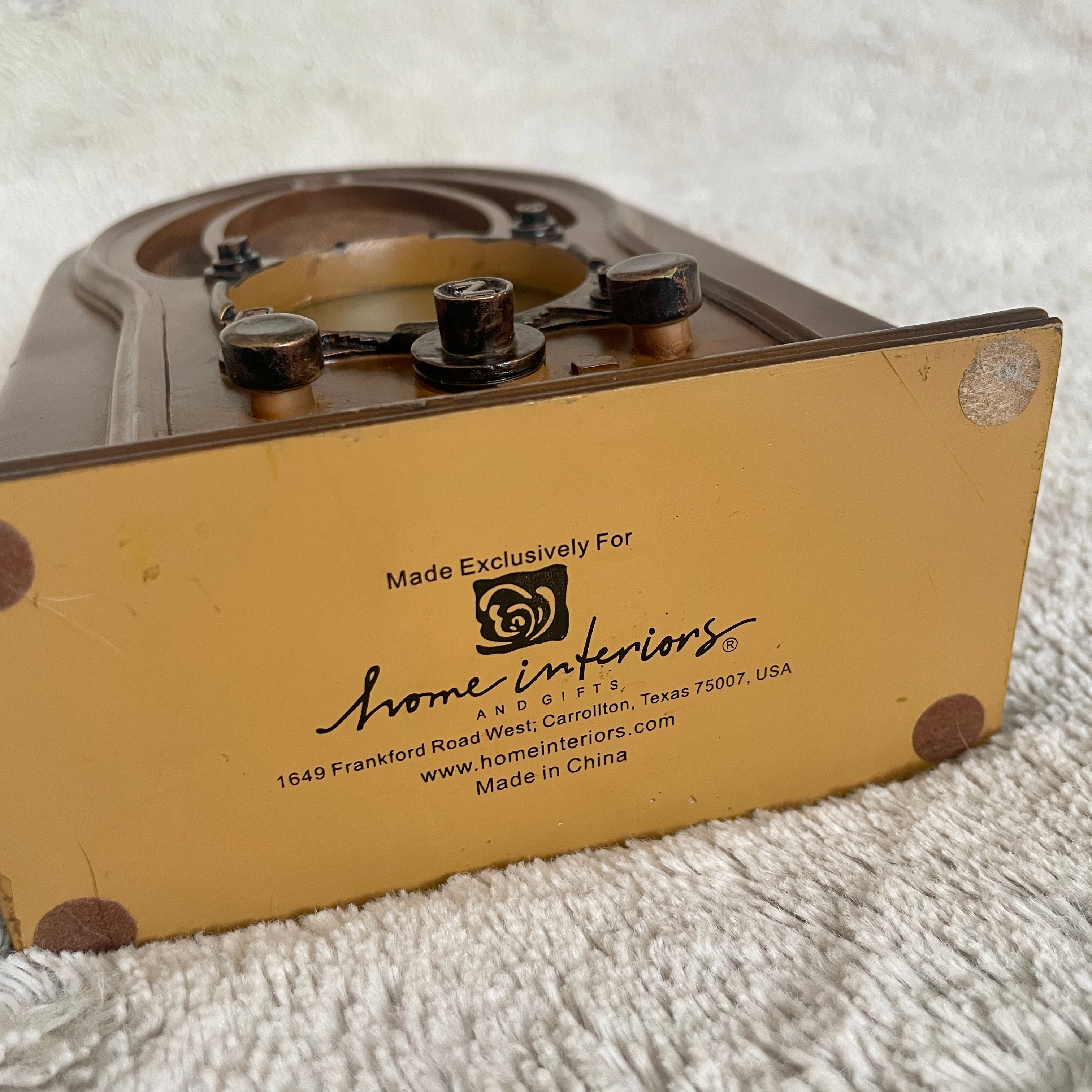 Home Interiors Vintage Inspired Radio Desk Clock