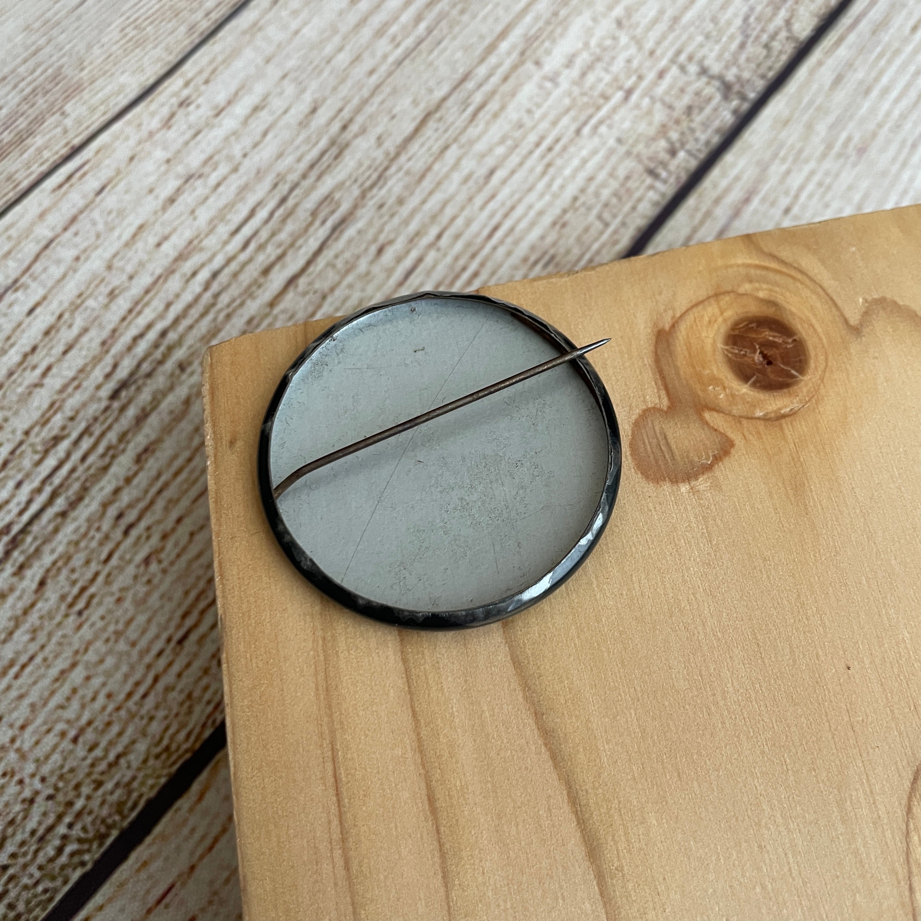 WAMZ 97.5 FM Black Logo VTG Button