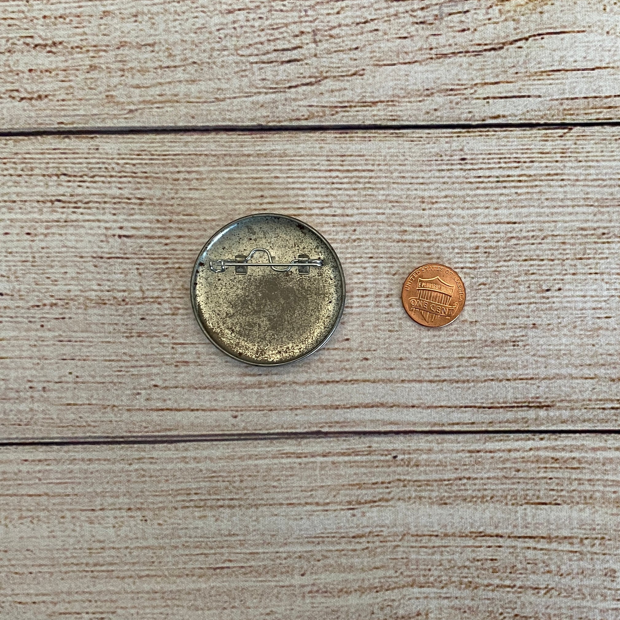 Kiss 104 back button.jpg